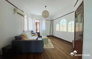 old style apt with outdoor space near south Shanxi rd sta L1/10/12